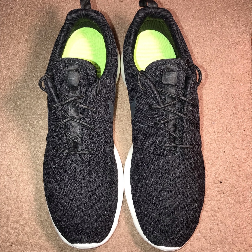 NEW Men’s (10.5) Nike Roshe - Picture 4 of 4